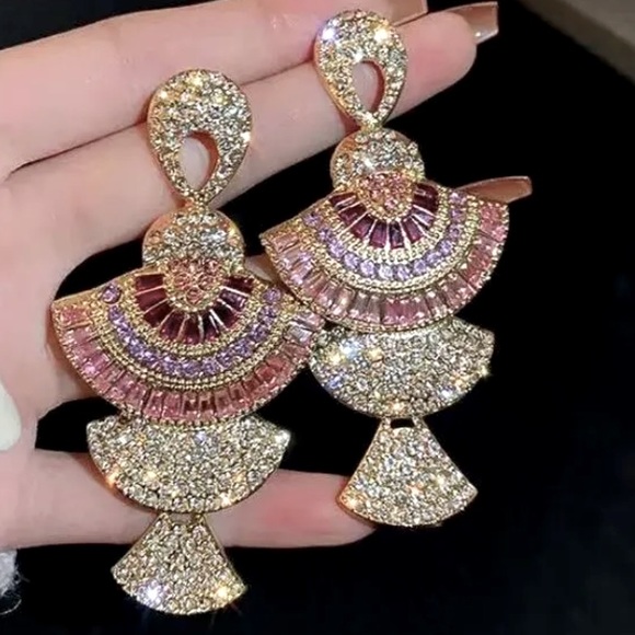 Fashionable tassel earrings - Picture 2 of 8